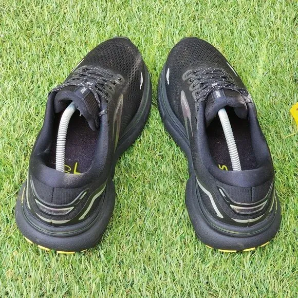 BROOKS GHOST 15 - Women's Athletic Shoes - SIZE 8.5B
