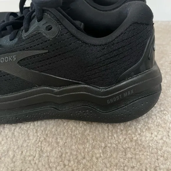 Brooks Women's Athletic Shoes - Black