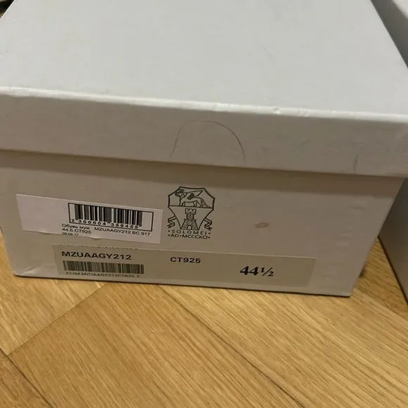 Brunello Cucinelli Sneakers box included