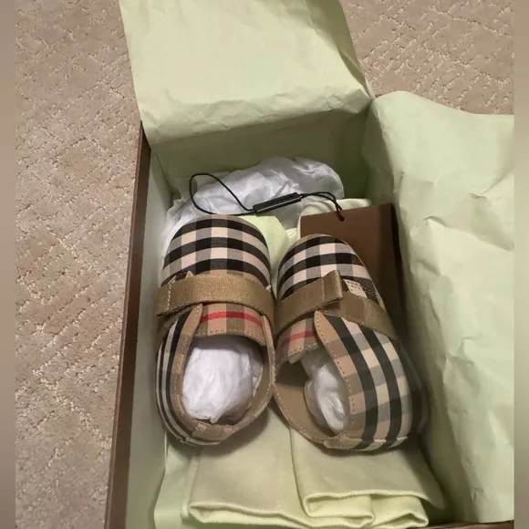 Burberry Baby Beige Check Shoes US 2 EU 17