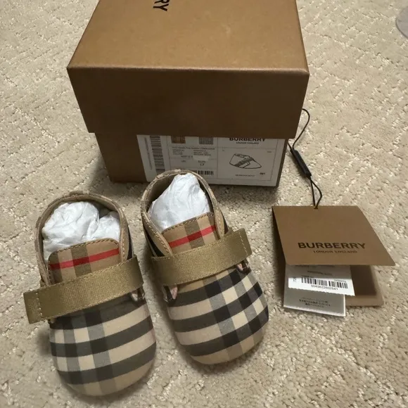 Burberry Baby Beige Check Shoes US 2 EU 17