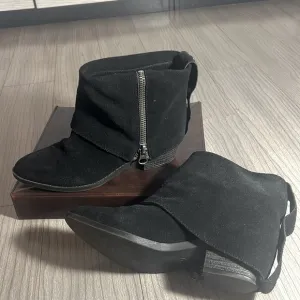 Butter-soft Genuine Suede Boots, Sz 9