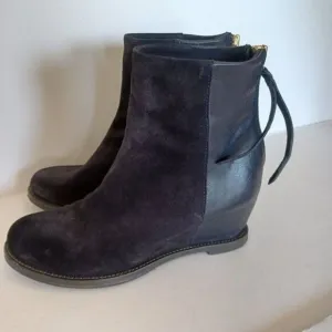 BUTTERO Ankle Boots Minimalist Lagenlook Black Suede Leather Wedge‎ Sz 37.5