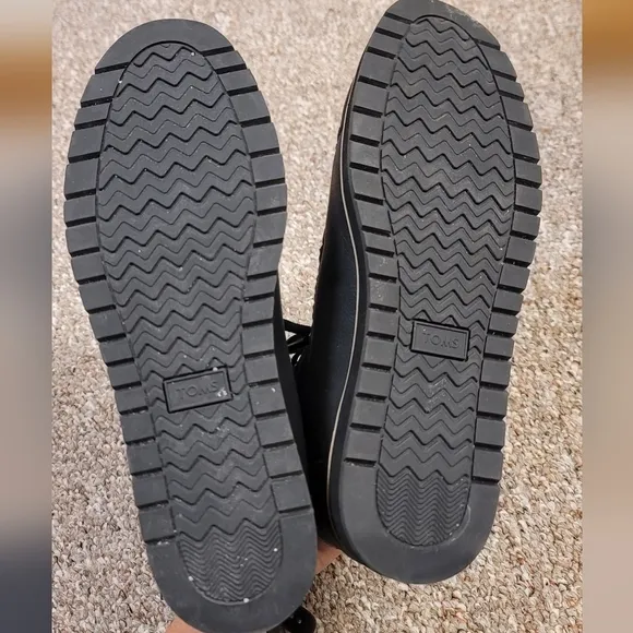 C - Toms Mesa Suede black boots