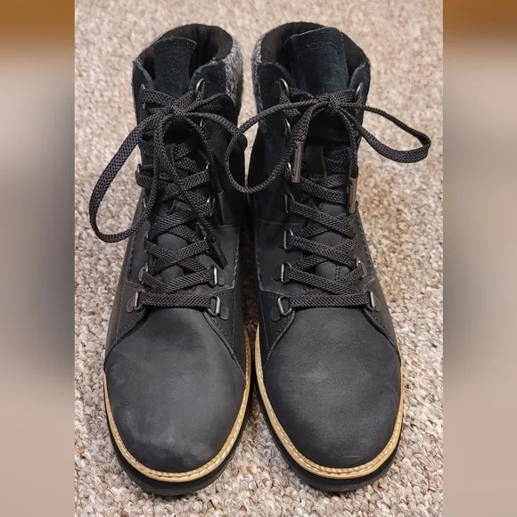 C - Toms Mesa Suede black boots