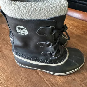 CARIBOU boys/men WATERPROOF BOOT size 7