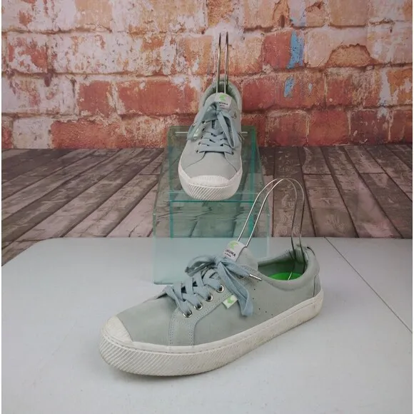Cariuma Sneakers Men's Size 10.5 Light Blue Suede