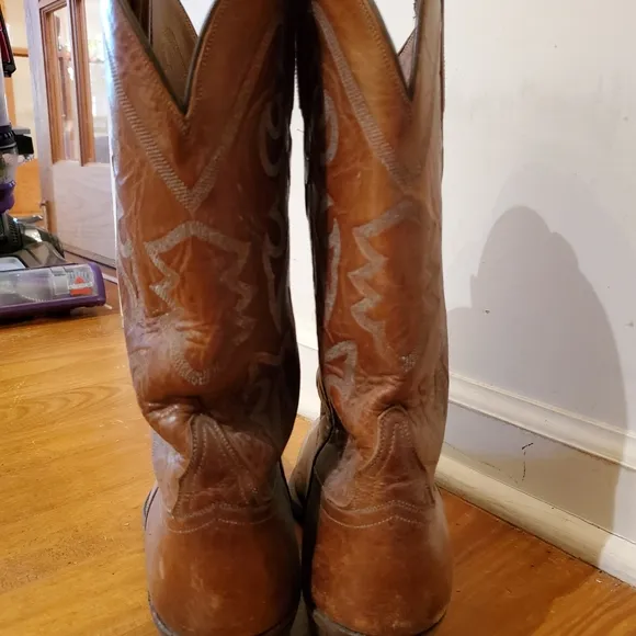 Chestnut brown cowboy boots