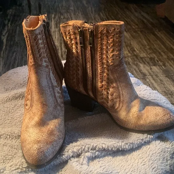 Circle G  leather by Corral Braided Leather Ankle Boot