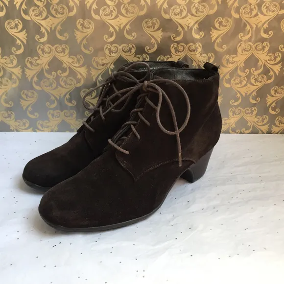 Clarks Artisan Leyden Brown Suede Lace up Boots 9