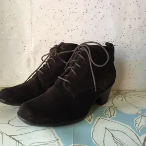 Clarks Artisan Leyden Brown Suede Lace up Boots 9