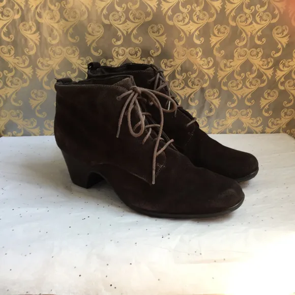 Clarks Artisan Leyden Brown Suede Lace up Boots 9