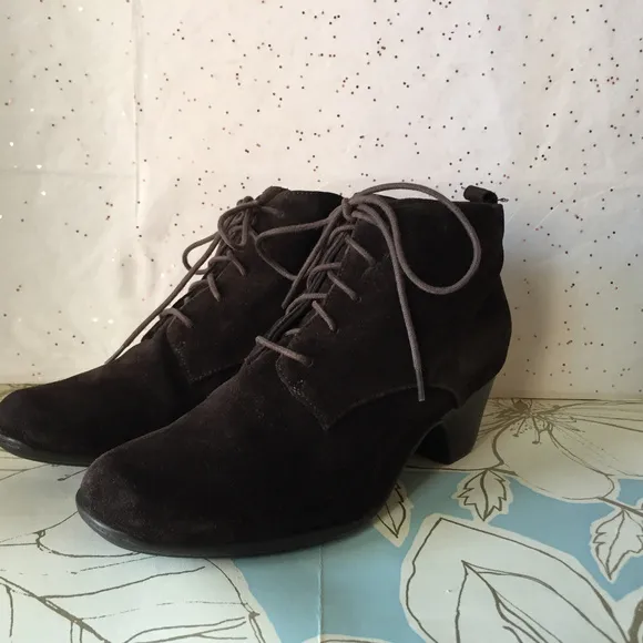 Clarks Artisan Leyden Brown Suede Lace up Boots 9