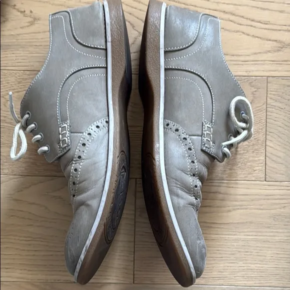 Clarks Gray leather Oxfords with Classic Brogue Design