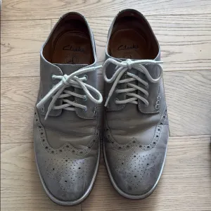 Clarks Gray leather Oxfords with Classic Brogue Design