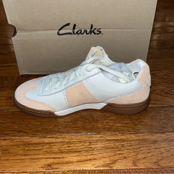 Clark’s Leather Craftmatch Lo Sneakers Pale Peach &amp; White Women’s Size 5.5