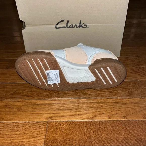 Clark’s Leather Craftmatch Lo Sneakers Pale Peach &amp; White Women’s Size 5.5