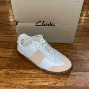 Clark’s Leather Craftmatch Lo Sneakers Pale Peach &amp; White Women’s Size 5.5