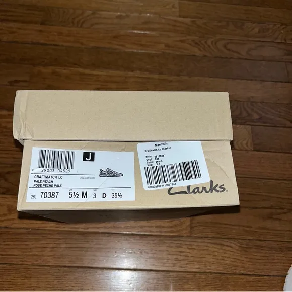 Clark’s Leather Craftmatch Lo Sneakers Pale Peach &amp; White Women’s Size 5.5