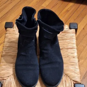 Clark’s Marana Amber Black Suede Leather Buckle Ankle Boots Woman’s 9