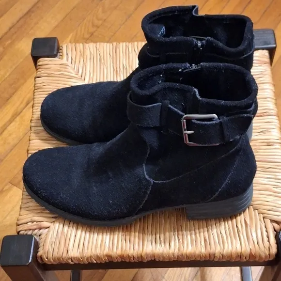 Clark’s Marana Amber Black Suede Leather Buckle Ankle Boots Woman’s 9