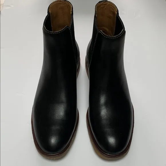 Clarks Men's Black Leather Chelsea Boots