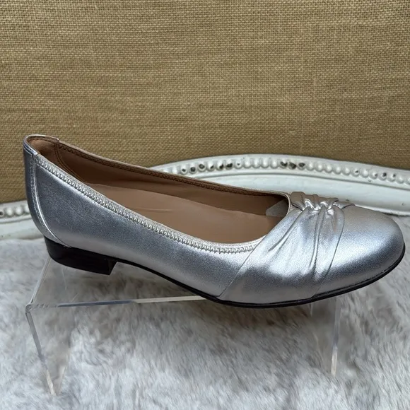 Clarks | Un Blush Wish in Metallic Platinum Shoes, Size 9 NIB