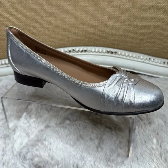 Clarks | Un Blush Wish in Metallic Platinum Shoes, Size 9 NIB