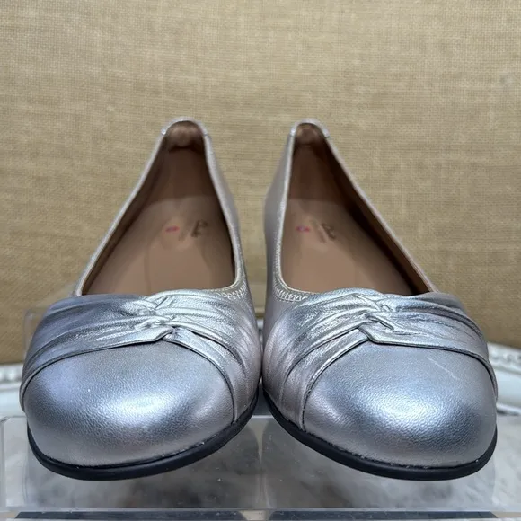 Clarks | Un Blush Wish in Metallic Platinum Shoes, Size 9 NIB