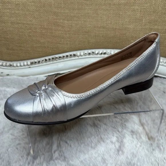 Clarks | Un Blush Wish in Metallic Platinum Shoes, Size 9 NIB