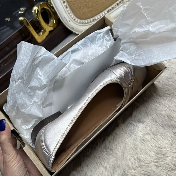 Clarks | Un Blush Wish in Metallic Platinum Shoes, Size 9 NIB