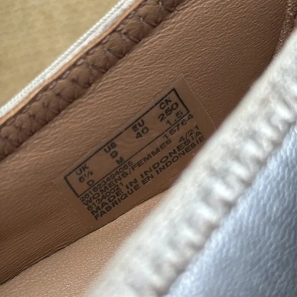 Clarks | Un Blush Wish in Metallic Platinum Shoes, Size 9 NIB
