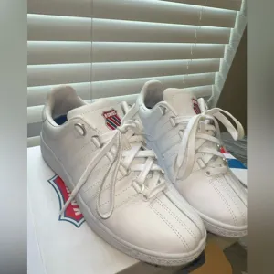 Classic White K-Swiss Youth Size 7 - Only Worn Once!