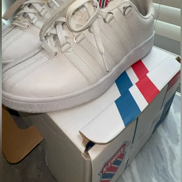 Classic White K-Swiss Youth Size 7 - Only Worn Once!