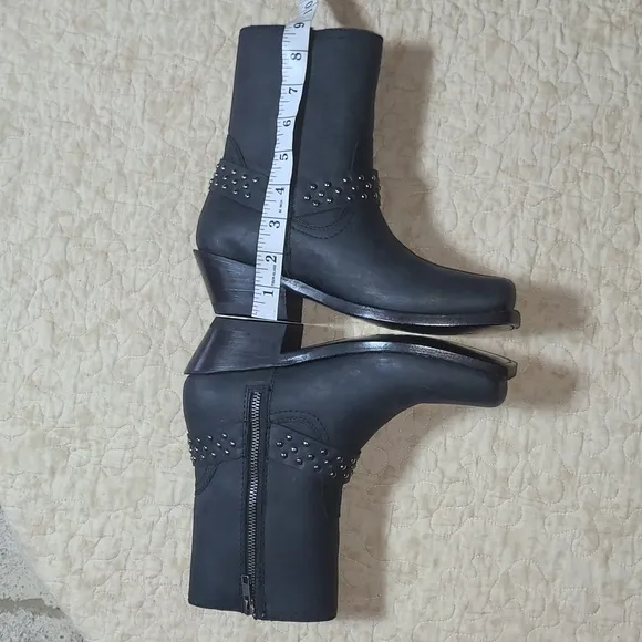 Cleo wolf Harness Western Boots Size 7