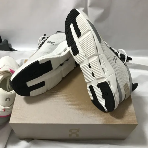 👟Cloudnova Women Shoes new with box 100% Authentic