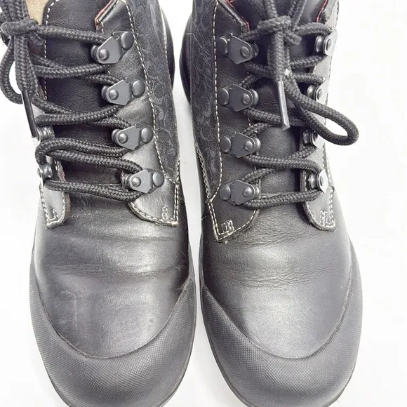 Coach Dyanne Leather Ankle Boot size 6 Black Logo