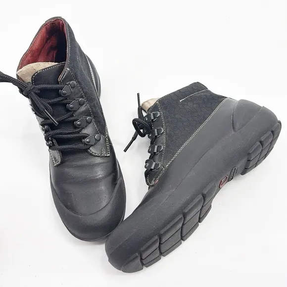 Coach Dyanne Leather Ankle Boot size 6 Black Logo
