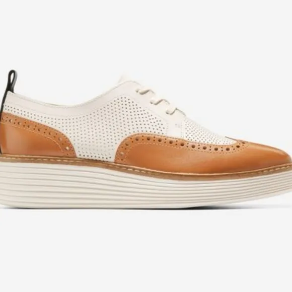 Cole Haan Tan and White Original Wingtip Oxford Shoes Womens Size 9