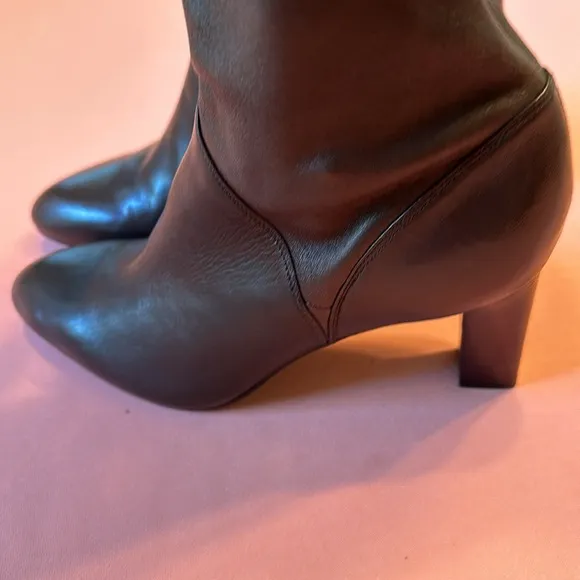 Cole Haan Very Soft Leather Boots. Made in Brazil. Brown. Size 8.5 AA