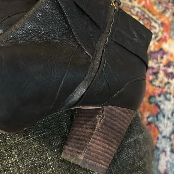 Cole Haan D41598 Black Leather Zip Heeled Ankle Boots Womens Size 10 1/2 B