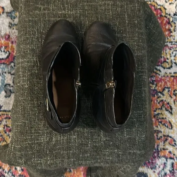 Cole Haan D41598 Black Leather Zip Heeled Ankle Boots Womens Size 10 1/2 B