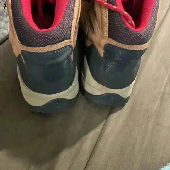 Colombia Newton ridge waterproof amped hiking boot