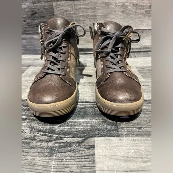 Comfortiva Women Size 8.5M‎ CT0017000 Brown Leather Ankle Suede Zip Sneakers