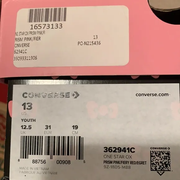 Converse Hello Kitty One Star girls sneakers