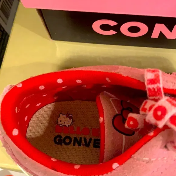 Converse Hello Kitty One Star girls sneakers