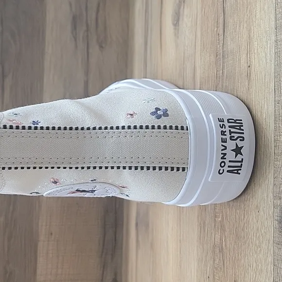 Converse platform Brand new in the box no lid authentic uper textile size women'
