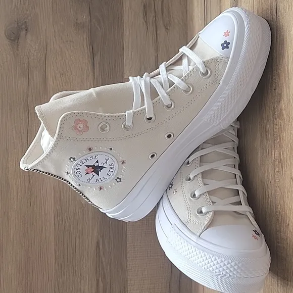Converse platform Brand new in the box no lid authentic uper textile size women'