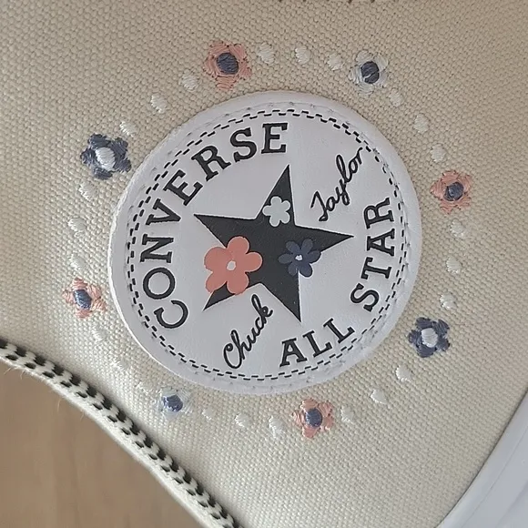 Converse platform Brand new in the box no lid authentic uper textile size women'