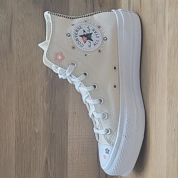 Converse platform Brand new in the box no lid authentic uper textile size women'